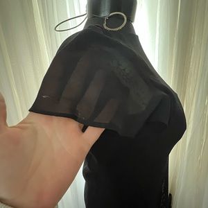 𝅺Black dress size 10/Fully Lined/Beaded Design/Flutter Sleeve/ EUC/Robbie Bee